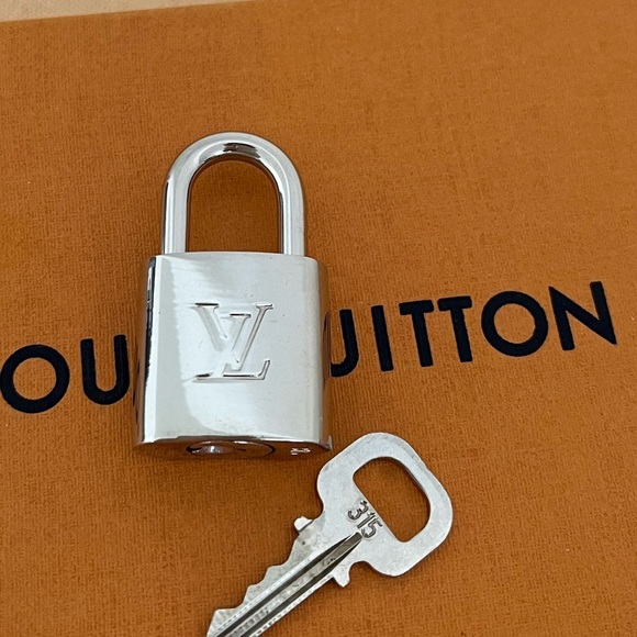 Louis Vuitton Silver Lock and Key France Unisex - Picture 4 of 8